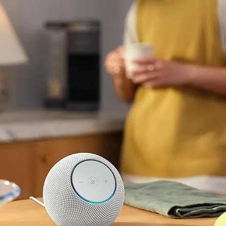 Altavoz Echo de formato intermedio pensado para mejorar sonido sin irte al modelo más grande