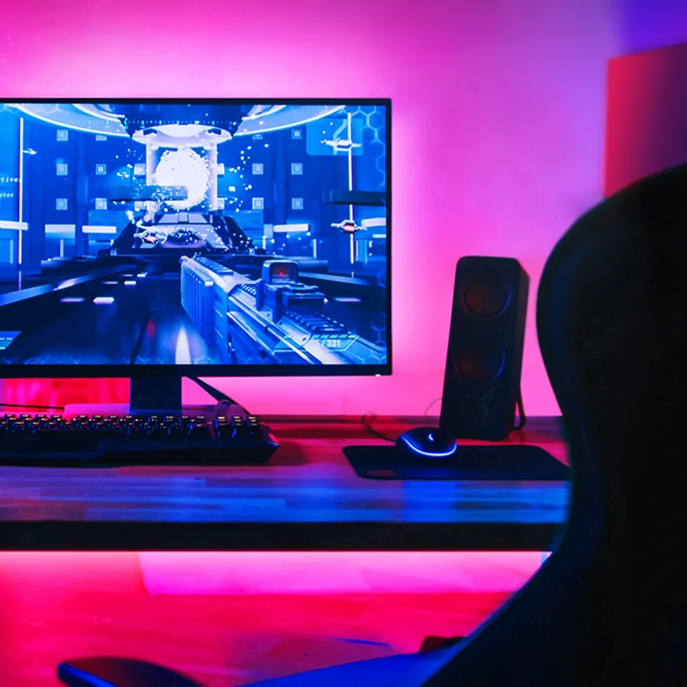 Tira LED inteligente compatible con Alexa en escritorio y zona multimedia