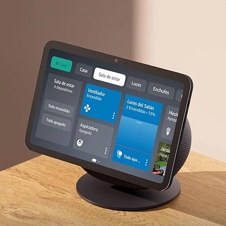 Echo Show 8 como controlador de hogar digital colocado sobre un soporte de mesa