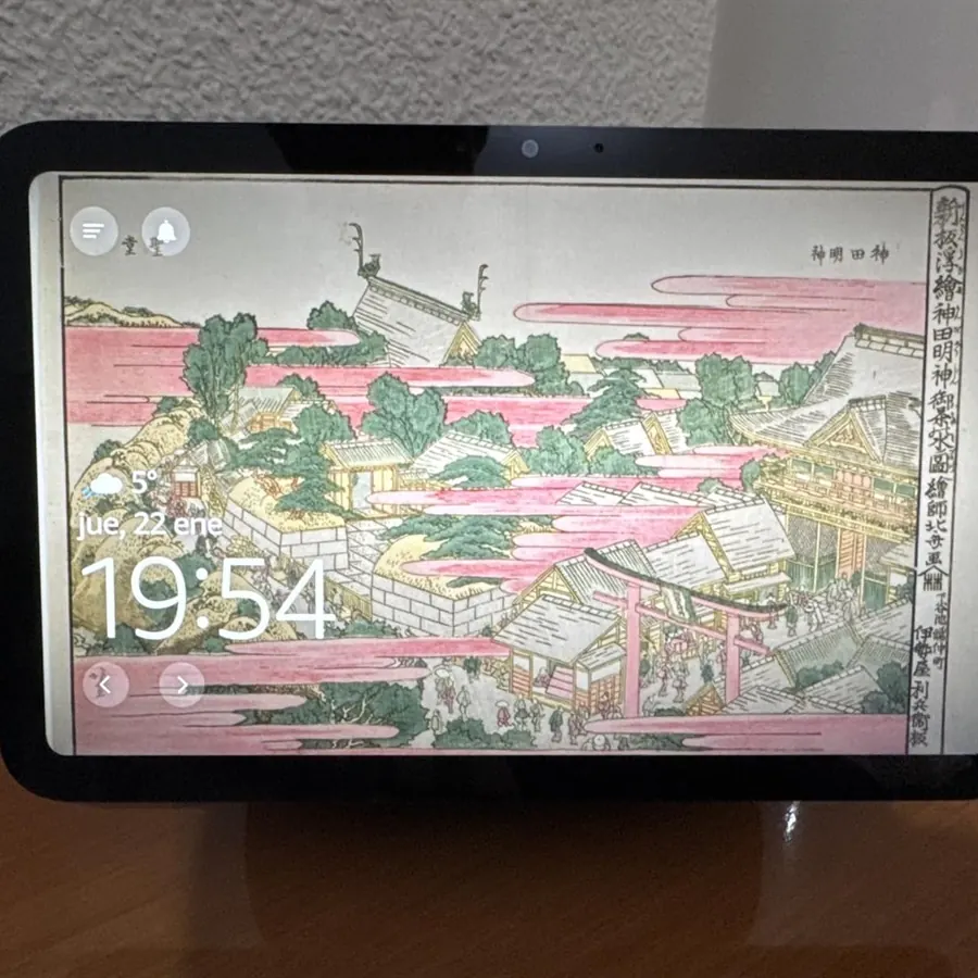 Echo Show con pantalla amplia como referencia para quien quiere más espacio visual en cocina o zona común